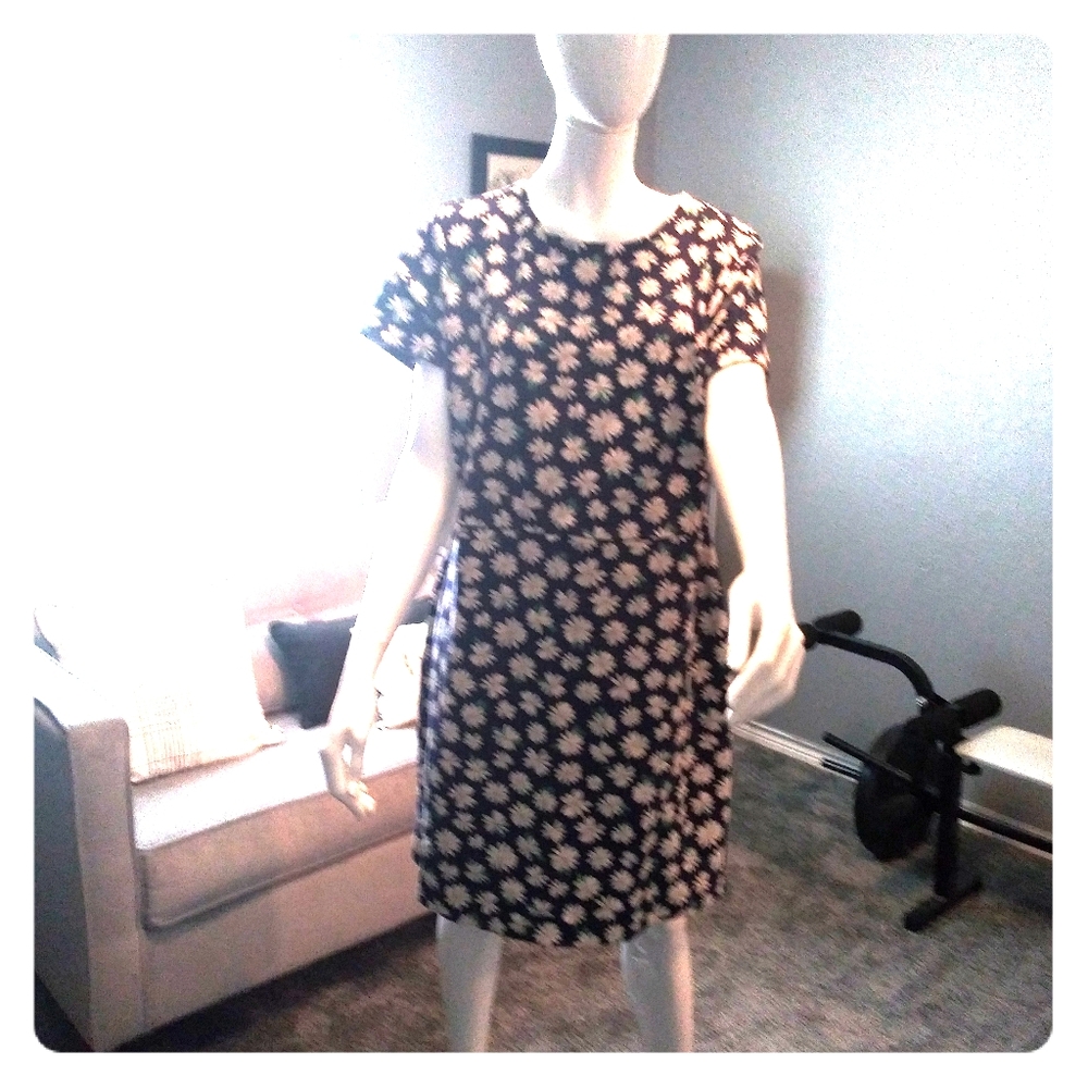 Dress - Picture 2 of 4